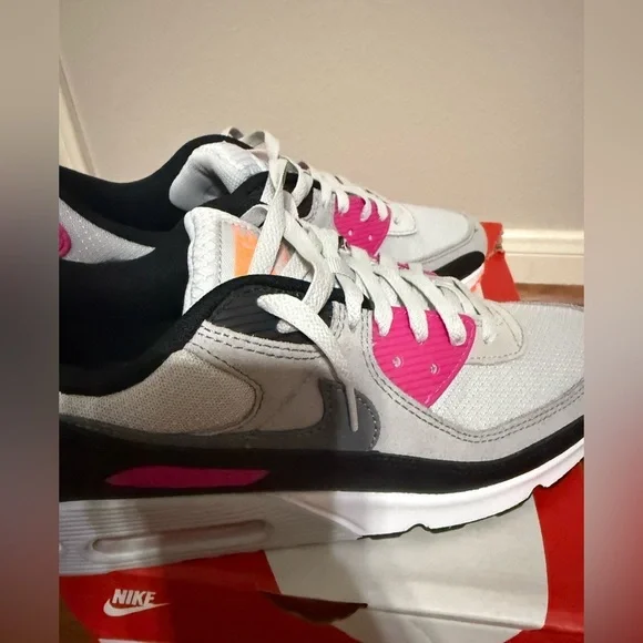 NIKE Air Max 90 FN6958-003 DUNKIN DONUTS 11.5 With Box - Picture 9 of 9